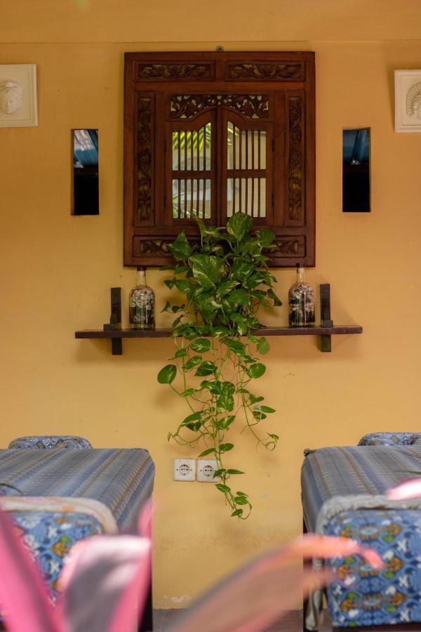 Giri Sari Guest House Pemuteran Extérieur photo